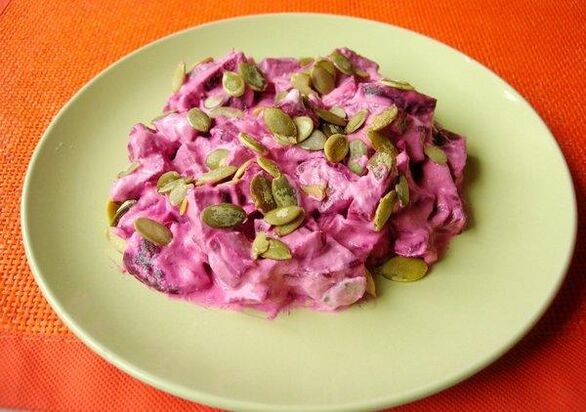Insalata di barbabietole con seme di zucca salva dalla prostatite